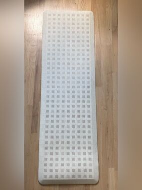 Brand NEW! House of Noa Standing Mat 22" x 72”new without tags